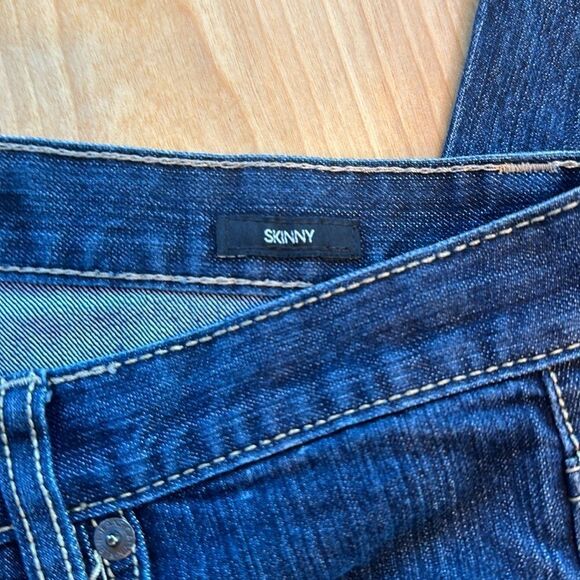 Calvin Klein skinny jeans dark wash like new - Picture 4 of 9